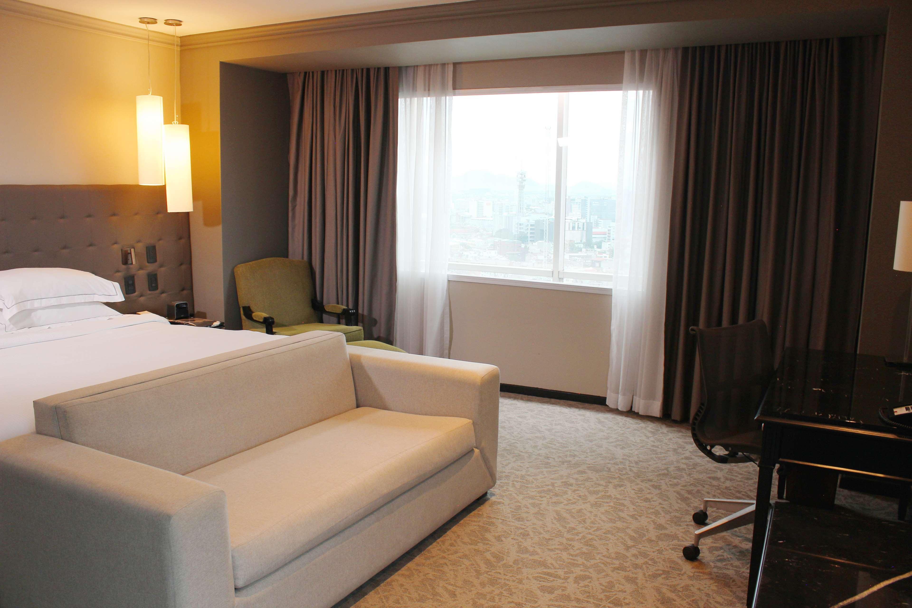 Barcelo Mexico Reforma Hotel Bagian luar foto A room at the hotel