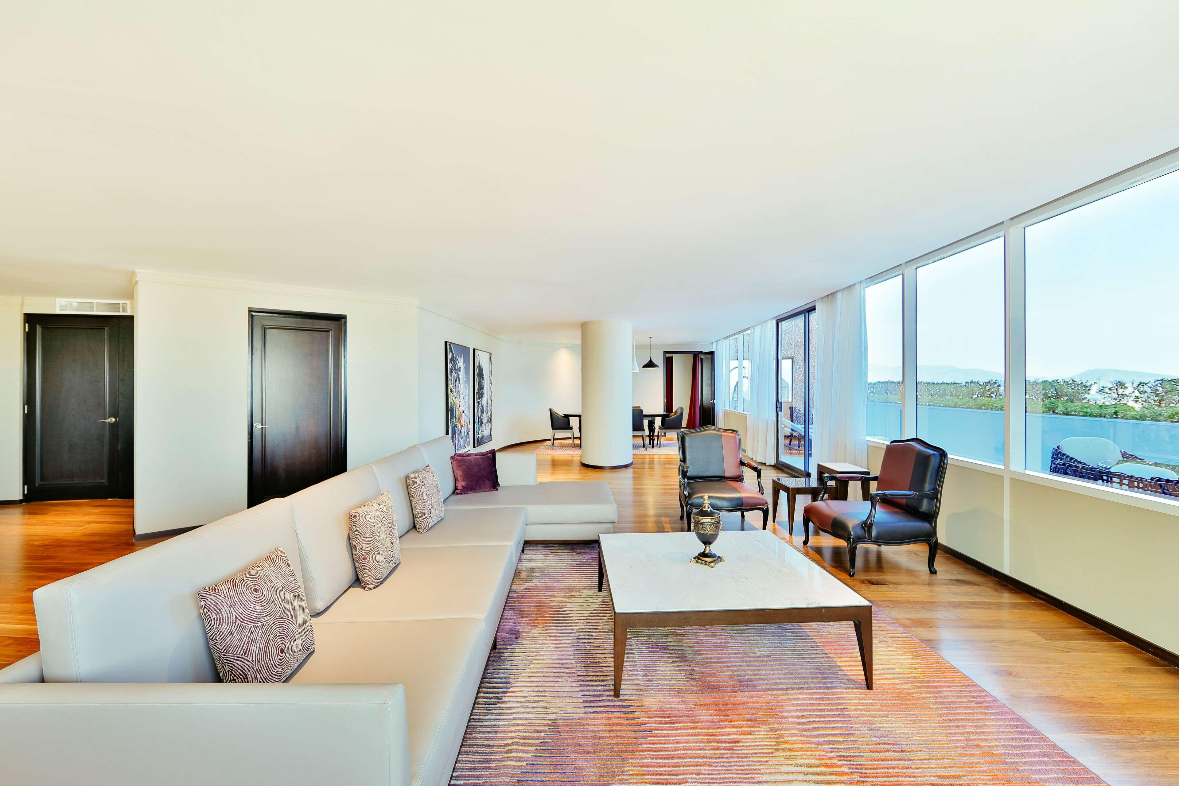 Barcelo Mexico Reforma Hotel Bagian luar foto A suite at the Westin Maldives