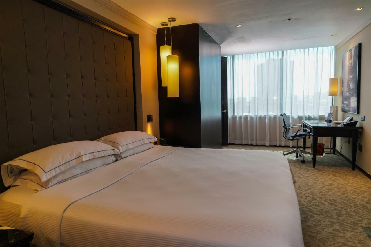 Barcelo Mexico Reforma Hotel Bagian luar foto A room at the hotel